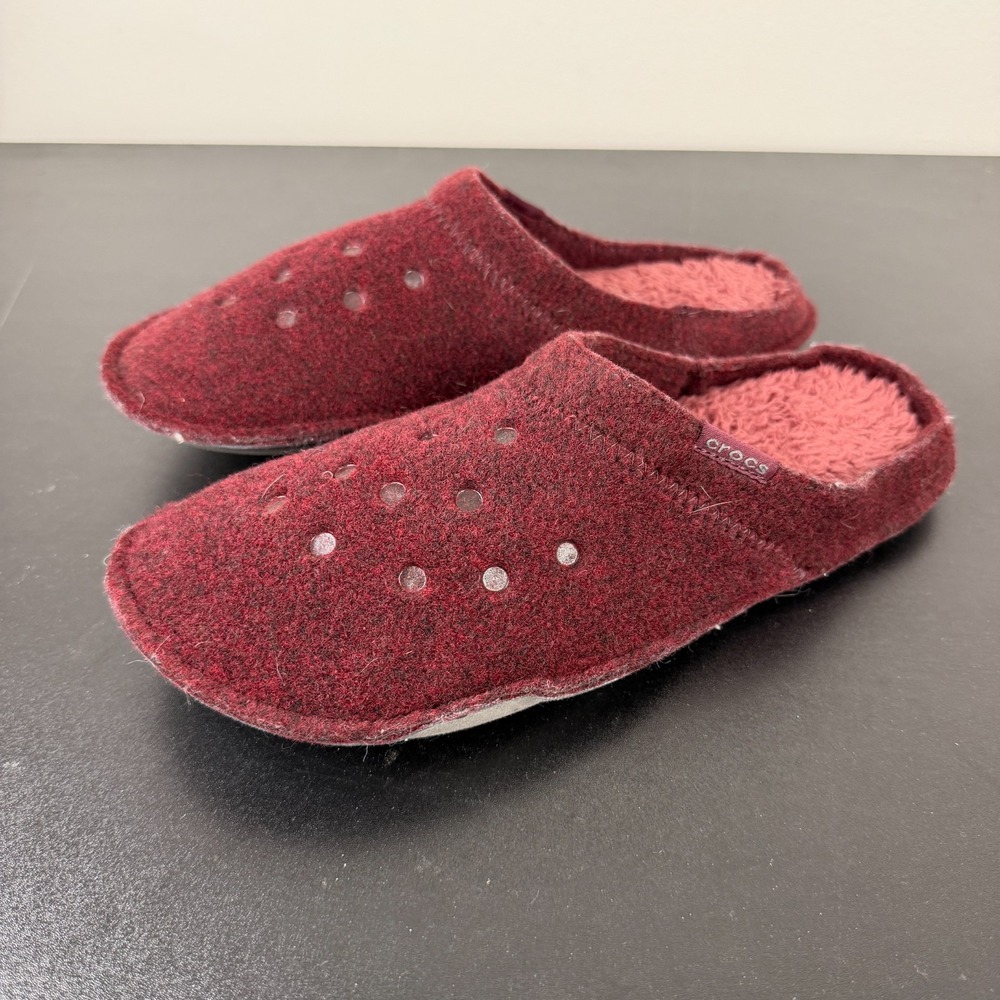 Crocs Classic Slippers Unisex M 7/ W 9 Burgundy Fuzzy Casual Comfort Slip On